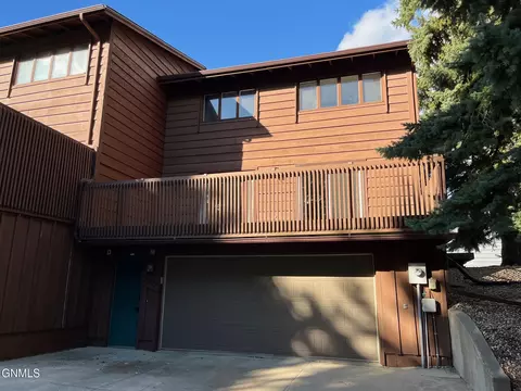 2909 Winnipeg Dr, Bismarck, ND 58503