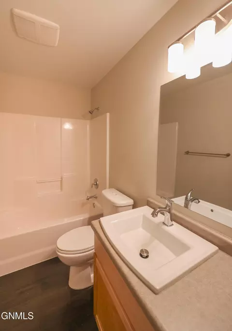 Bath - 2725 30th St W, Williston, ND 58801 photo 3 of 3