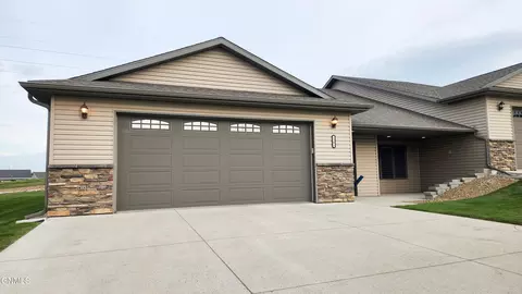 1101 33rd St N, Bismarck, ND 58501