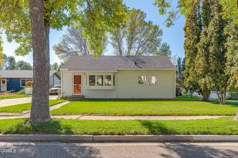1157 B Ave W, Bismarck, ND 58501