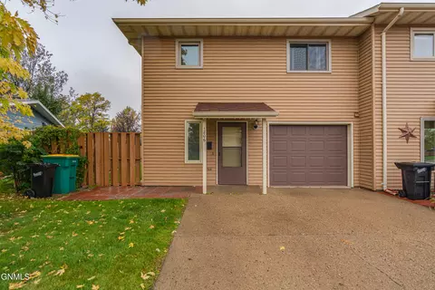 1206 Portland Dr, Bismarck, ND 58504