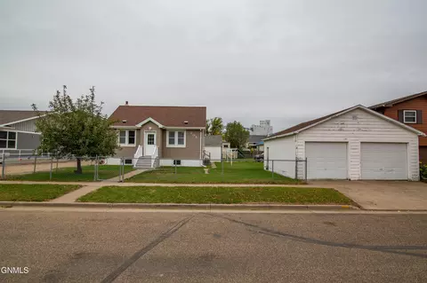205 3rd St NE, Hazen, ND 58545