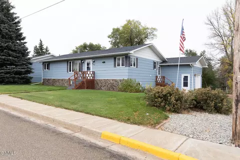 602 3rd Ave NE, Belfield, ND 58622