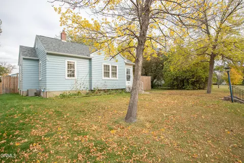 810 1st Ave E, Williston, ND 58801 photo 23