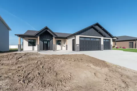 504 Mehrer Dr, Bismarck, ND 58504