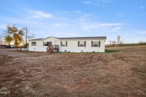 14275 Painted Woods Dr, Williston, ND 58801