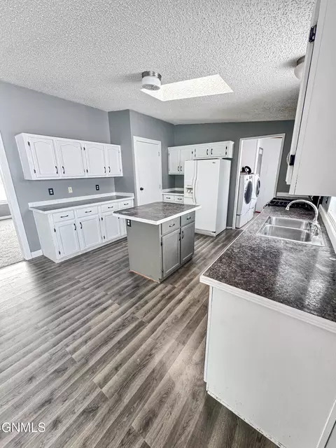 14275 Painted Woods Dr, Williston, ND 58801 photo 14