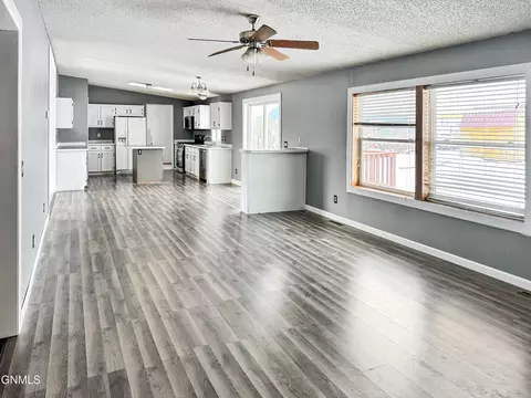 14275 Painted Woods Dr, Williston, ND 58801 photo 22