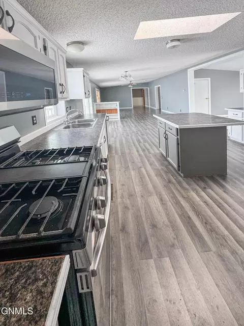14275 Painted Woods Dr, Williston, ND 58801 photo 12