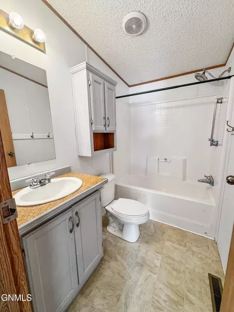 14275 Painted Woods Dr, Williston, ND 58801 photo 19