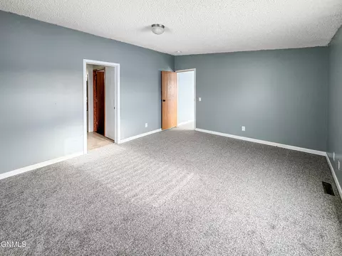 14275 Painted Woods Dr, Williston, ND 58801 photo 8
