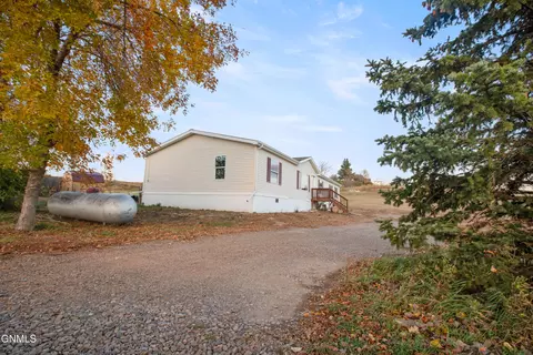 14275 Painted Woods Dr, Williston, ND 58801 photo 3