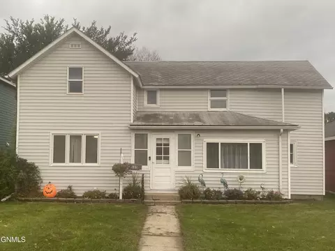 105 8th St N, Oakes, ND 58474