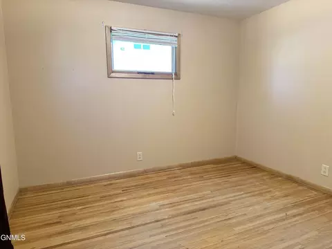 Bedroom - 1919 Assumption Dr, Bismarck, ND 58501 photo 4 of 9
