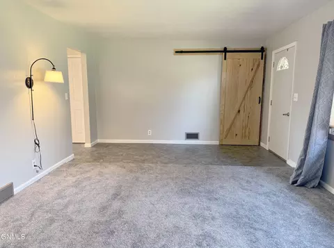 Living - 1919 Assumption Dr, Bismarck, ND 58501 photo 5 of 8