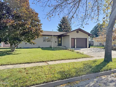 Exterior - 1919 Assumption Dr, Bismarck, ND 58501 photo 2 of 9
