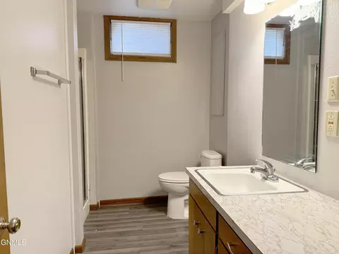 Bath - 1919 Assumption Dr, Bismarck, ND 58501 photo 3 of 3