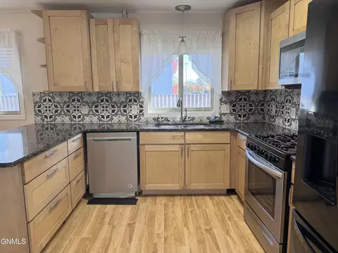 Kitchen - 1919 Assumption Dr, Bismarck, ND 58501 photo 3 of 9
