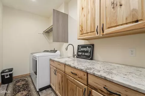 2471 Spaniel Rd, Mandan, ND 58554 photo 23