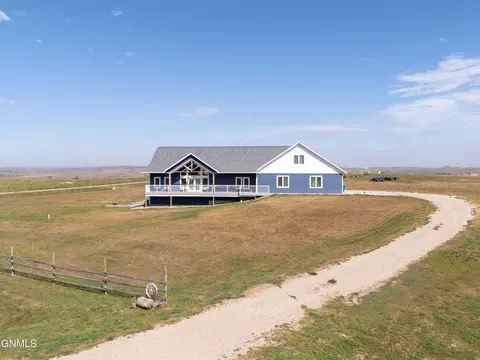 2471 Spaniel Rd, Mandan, ND 58554 photo 2