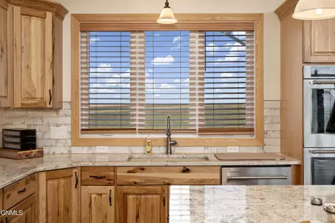 2471 Spaniel Rd, Mandan, ND 58554 photo 7
