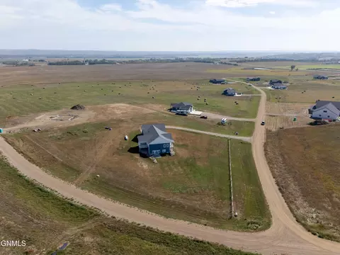 2471 Spaniel Rd, Mandan, ND 58554 photo 40