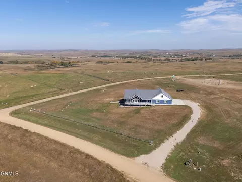 2471 Spaniel Rd, Mandan, ND 58554 photo 4