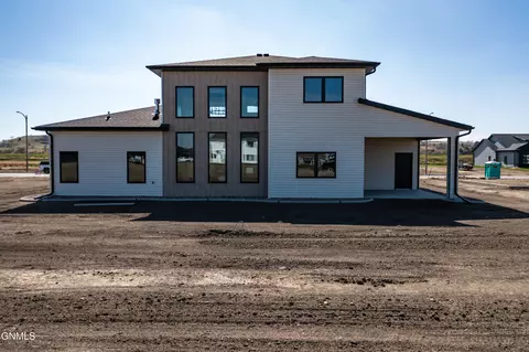 Exterior - 2415 Dutton Cir SE, Mandan, ND 58554 photo 3 of 4