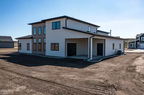 Exterior - 2415 Dutton Cir SE, Mandan, ND 58554 photo 2 of 4