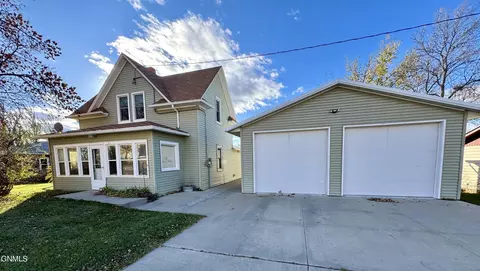 311 3rd St NE, Belfield, ND 58622