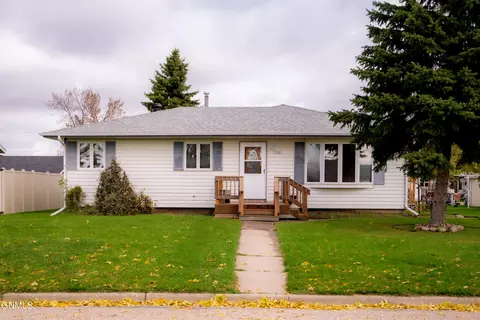 1008 15th St SW, Jamestown, ND 58401