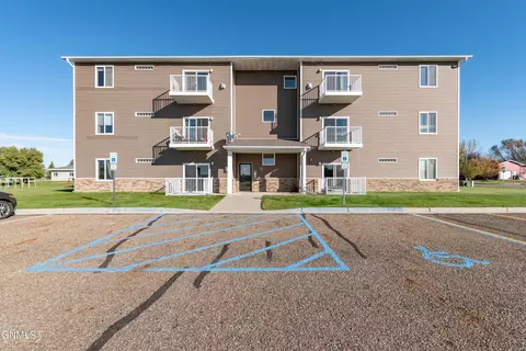 120 Santee Rd, Bismarck, ND 58504