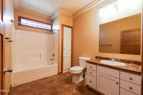 Bath - 120 Santee Rd, Bismarck, ND 58504 photo 2 of 2