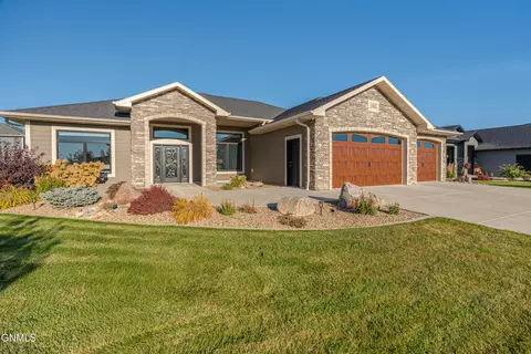 1221 Community Loop, Bismarck, ND 58503