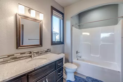 Bath - 1221 Community Loop, Bismarck, ND 58503 photo 2 of 2