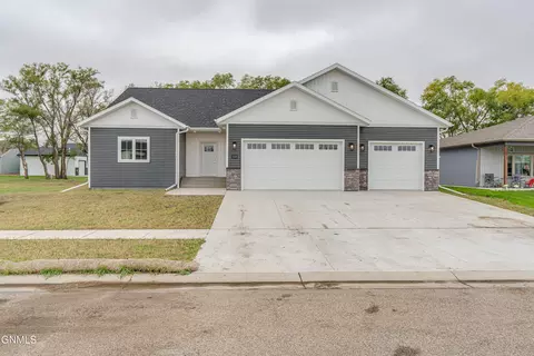 510 Koenig Dr, Bismarck, ND 58504