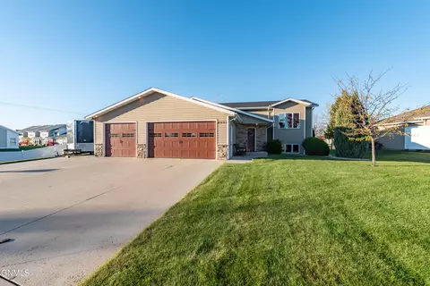 4139 Bayport Pl SE, Mandan, ND 58554