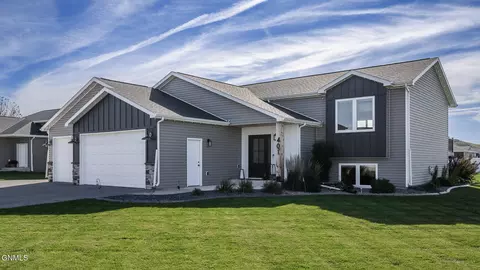 401 Fields Ct SE, Mandan, ND 58554