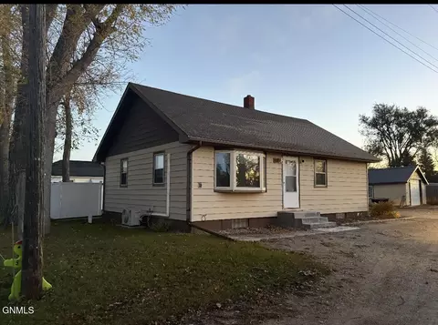 102 4th Ave NE, Medina, ND 58467