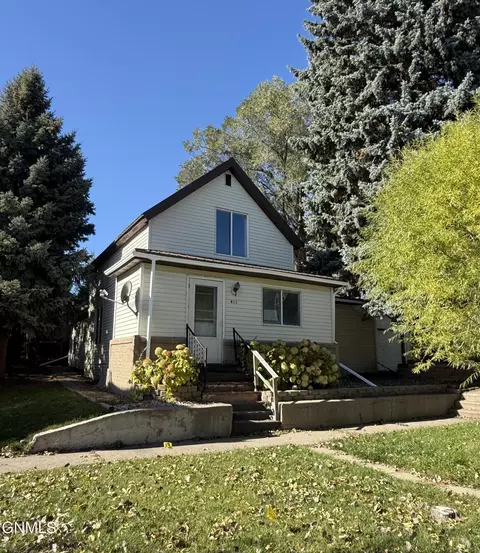 411 5th Ave NW, Mandan, ND 58554