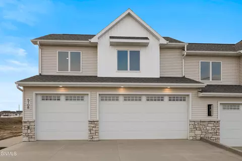 5108 Durango Dr, Bismarck, ND 58503 photo 3