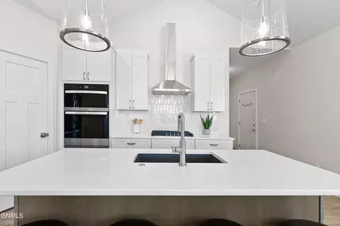 5108 Durango Dr, Bismarck, ND 58503 photo 8