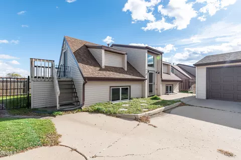 3133 Manitoba Ln, Bismarck, ND 58503