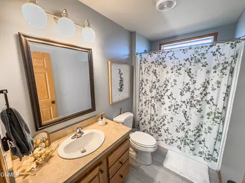 Bath - 2308 W Front St, Williston, ND 58801 photo 4 of 5