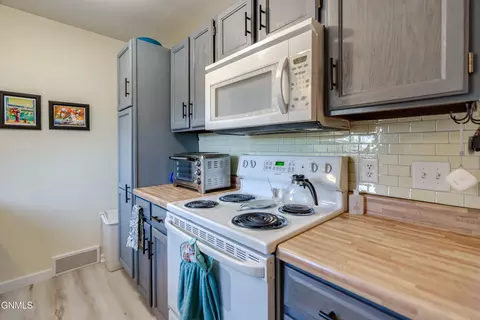 1401 Collins Ave, Mandan, ND 58554 photo 4
