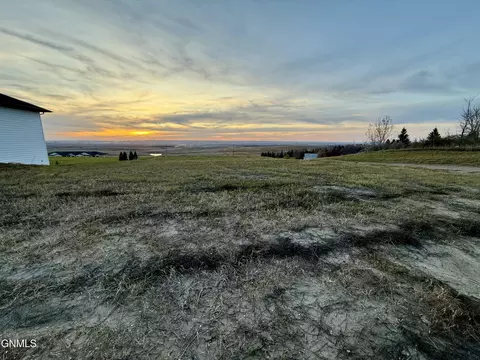 6224 Crested Butte Rd, Bismarck, ND 58503