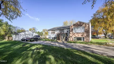 416 S 18th St S, Bismarck, ND 58504