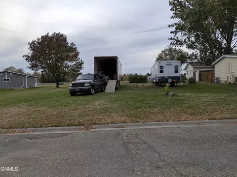 1228 Custer Dr, Washburn, ND 58577