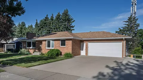 2036 Catherine Dr, Bismarck, ND 58501
