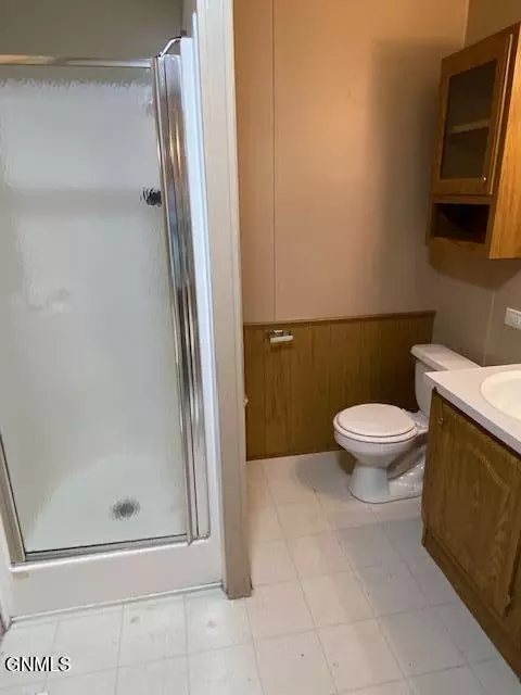 240 G St, Dickinson, ND 58601 photo 19